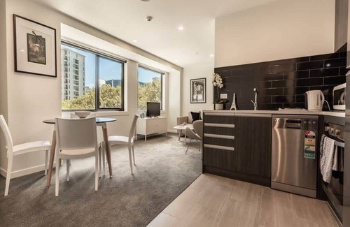 Newton Apartment | Inviting Two Bedroom Apartment Near Myers Park with Breakfast