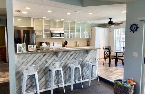 Crystal River House | Idyllic 3/2 Waterfront Home with Solar Pool & Ocean Views