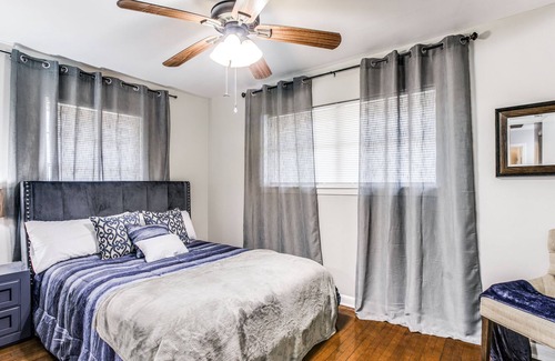 Edgebrook House | Cozy 3 BD Home with Kitchen, Near Downtown Attractions