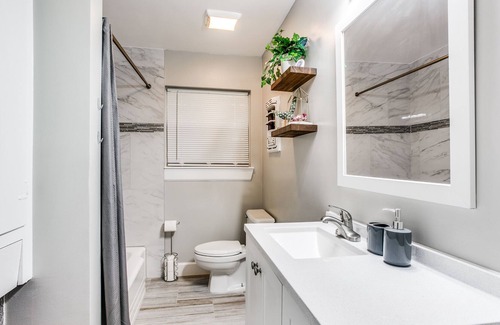 Edgebrook House | Cozy 3 BD Home with Kitchen, Near Downtown Attractions
