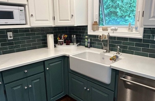 Rosseau Cottage | Dog-Friendly 3-Bed Cottage with Ocean and Lake Views