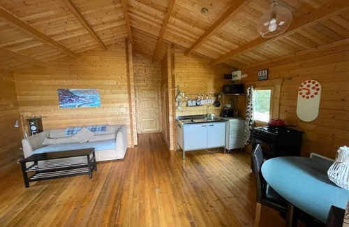 Garrykennedy Cottage | Pet Friendly 3-Bed Cottage in Tipperary with Spa & Hot Tub