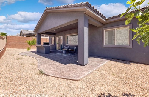 Mesquite House | Golf Retreat: 3-Bed Getaway with Spa and Family Amenities