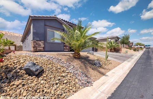 Mesquite House | Golf Retreat: 3-Bed Getaway with Spa and Family Amenities