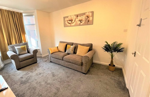 Hull Apartment | Welcoming 3-Bed Property in Central Hull for Families