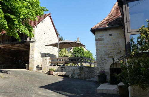 Saint-Rabier House | Elegant Family Home Near Lascaux with Kitchen & Kids’ Perks