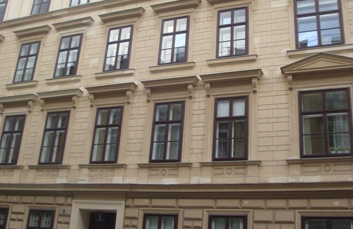Alsergrund Apartment | Inviting 3-Bedroom Apartment with Terrace in Central Vienna
