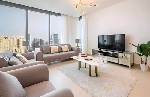 Jabal Ali 2 Apartment | Beautiful 3 Bedroom Beachfront Apartment with a view of Dubai Marina