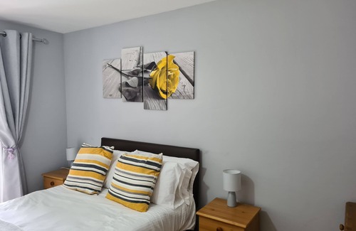 Saint Ann's Chapel Cabin | Family-Friendly 3 Bedroom Lodge with Hot Tub & Pools