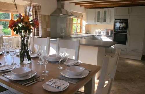 King's Bromley House | Charming 3 Bedroom Cottage - Pet Friendly & Guest Rated 9.8