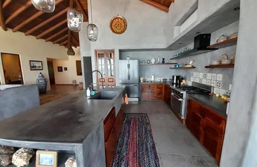 Zihuatanejo de Azueta House | Beautiful 3 bedroom house with 180 degree view of the ocean and whale watching