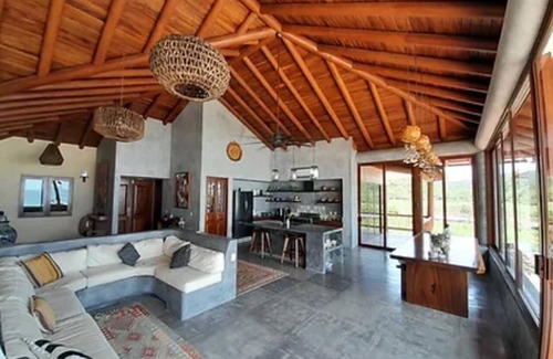 Zihuatanejo de Azueta House | Beautiful 3 bedroom house with 180 degree view of the ocean and whale watching