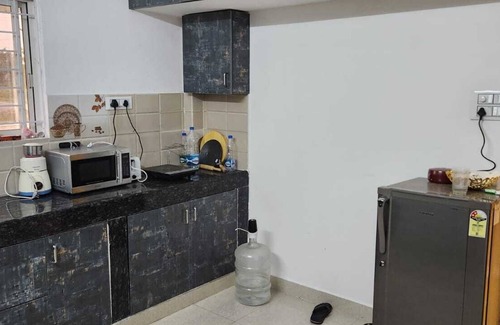 Hyderabad House | Serene 3 Bedroom House with Kitchen & Breakfast Options