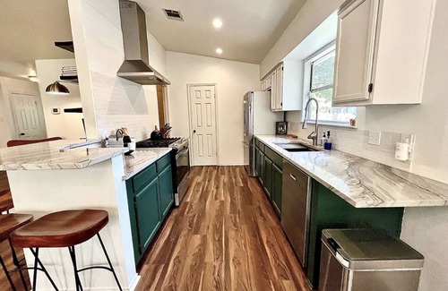 McNeil House | Top-Rated 3 Bedroom Retreat Near Domain & Lake Travis