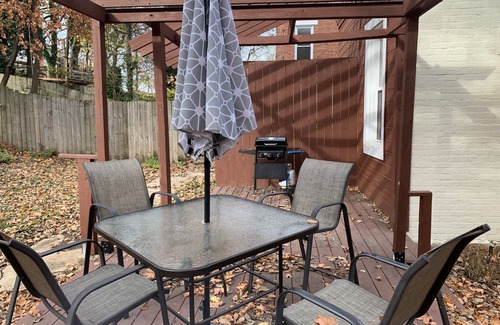 East Price Hill House | Inviting 3-Bedroom Villa Near Downtown with Spa Access