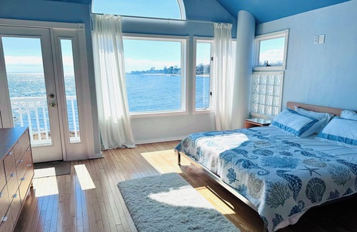 West Haven House | Beautiful 3 bedroom and 2.5 bath Waterfront Beach House on the Sound