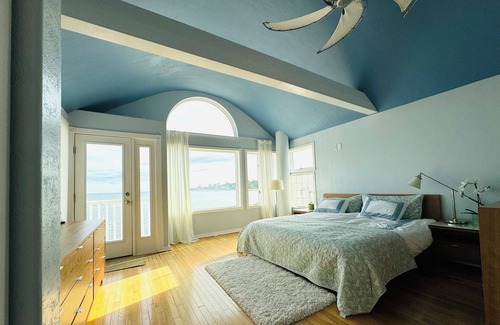 West Haven House | Beautiful 3 bedroom and 2.5 bath Waterfront Beach House on the Sound
