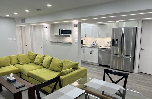 Jasper Place House | Prime 3 Bedrooms with Spa and Hot Tub – Rated 10/10