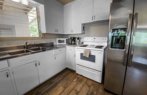 Kekaha House | Oceanfront 3-Bedroom Kekaha Beach House with Spa