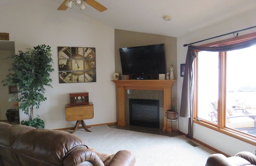 Lincoln House | Ideal 3 BR Home with Convenient I-80 Access & Top Amenities