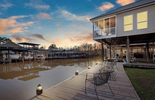 Springfield House | Riverfront Retreat: Top-Rated Family-Friendly Getaway