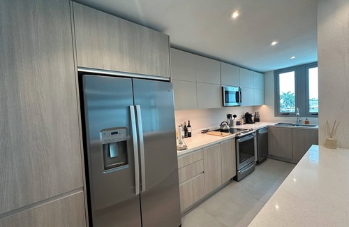 Isla Verde Apartment | Beautiful 3bed/2bath with King Beds, 2 Pools, Gym & Full Generator, near beach!