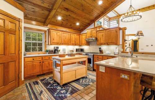 The Galena Territory Cabin | Impressive 3Bed Cabin with Pool, Near Trails and Lake