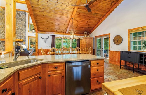 The Galena Territory Cabin | Impressive 3Bed Cabin with Pool, Near Trails and Lake