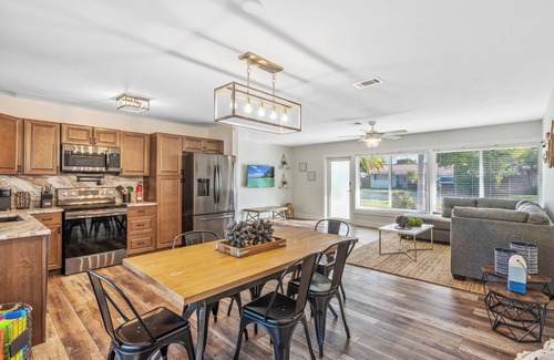 Survey Creek House | Beautiful 3BR/2BATH house HEATED Pool, grill, fenced yard, sleeps 8, remodeled,