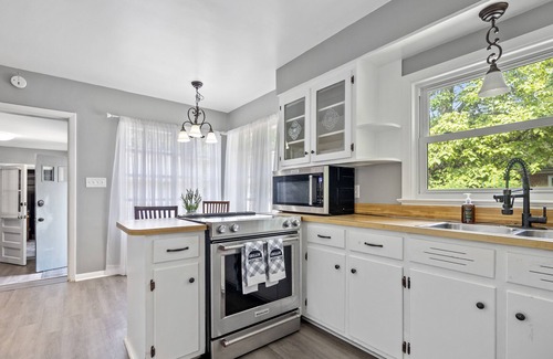 Newport News House | Pet-Friendly Retreat: 3BR/2Baths Near Hampton University