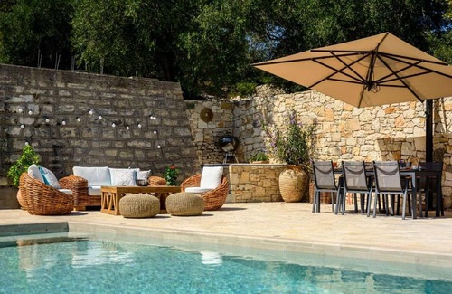 Rantatika Villa | Beautiful 3BR Villa Close to Lakka