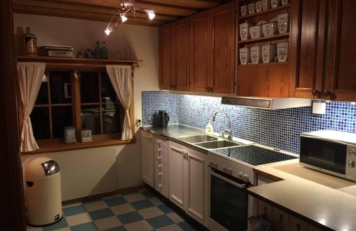 Blyberg Cottage | Inviting Cottage for 4-5 Guests in Alvdalen with Breakfast