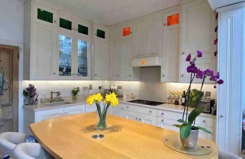 Ranelagh House | Stylish 4-Bed Ranelagh Home with Family-Friendly Amenities