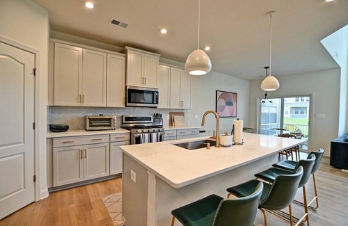 Millville House | Inviting 4-Bed Townhouse in Bishop's Landing with Pool & More