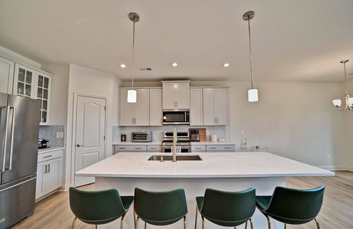 Millville House | Inviting 4-Bed Townhouse in Bishop's Landing with Pool & More