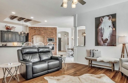 Wheatland House | Beautiful 4 bedroom 3 bath-POOL- sleeps 8 montly rates available