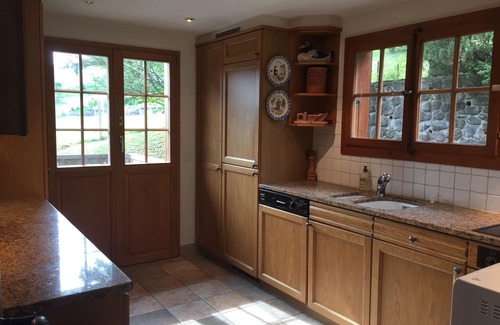 Rougemont Ski Chalet | Elegant 4-Bedroom Chalet in Chic Rougemont, Top-Rated Stay