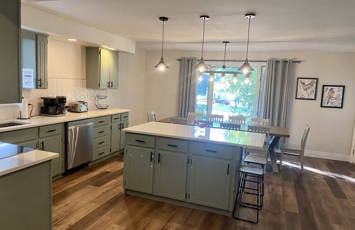 Grand Bend Cottage | Inviting 4 Bedroom Cottage Steps from the Pinery!