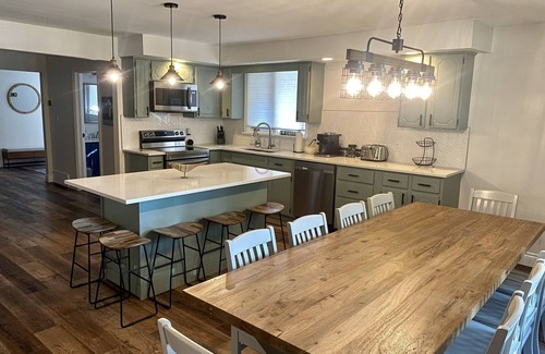 Grand Bend Cottage | Inviting 4 Bedroom Cottage Steps from the Pinery!