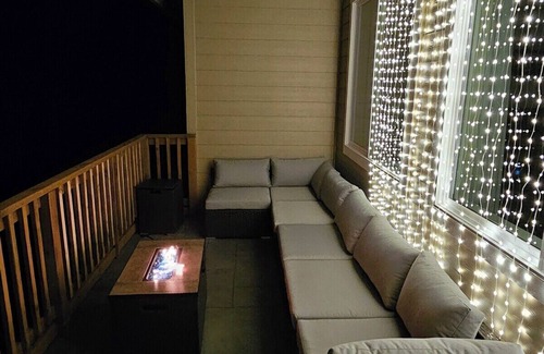 Longview House | Serene Forest View Retreat with King Beds in Tranquil Area