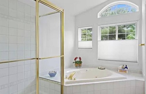 Thornton House | Beautiful 4 bedroom home-room to spread out!