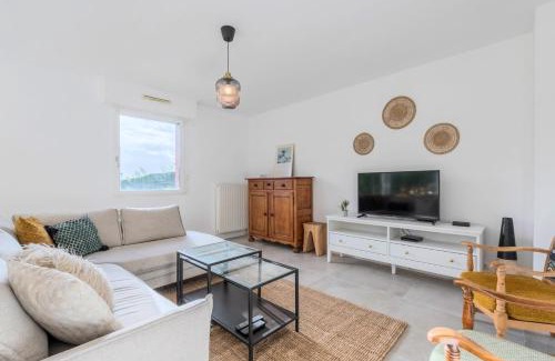 Wasquehal House | Charming 4-Bedroom House with Garden and Parking Available