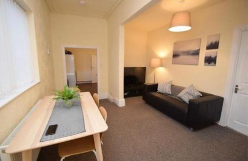 Offerton Apartment | Cozy 4-Bedroom Victorian Apartment for Family Getaways