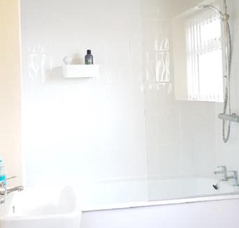 Offerton Apartment | Cozy 4-Bedroom Victorian Apartment for Family Getaways