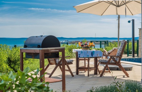 Privlaka House | Elegant Villa with Seaview, Pool and Pet-Friendly Amenities