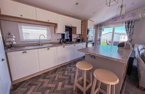 Pakefield Cabin | Inviting Lodge at Pakefield Holiday Park with Free WiFi