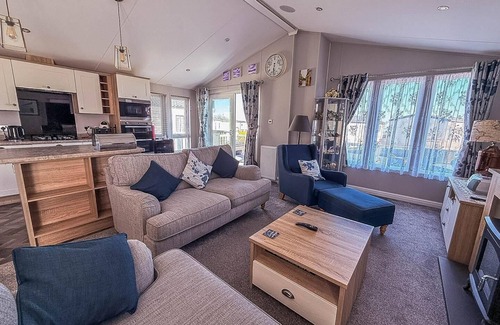Pakefield Cabin | Inviting Lodge at Pakefield Holiday Park with Free WiFi