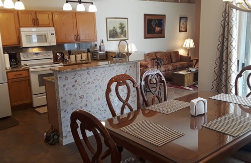 Spring Hill House | Inviting 4 BR Private Pool Home Near Weeki Wachee Springs