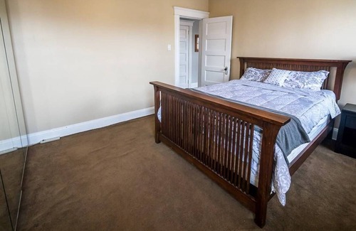 West New York Apartment | Beautiful 4 BR, mins to Time Square, Private Entrance, Parking
