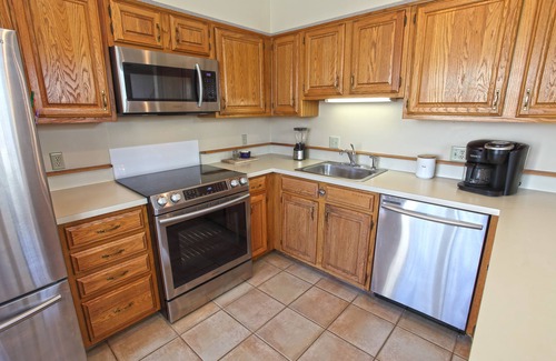 West Dover House | Inviting 4 BR Townhome Near Mt Snow with Pool & Pet Friendly